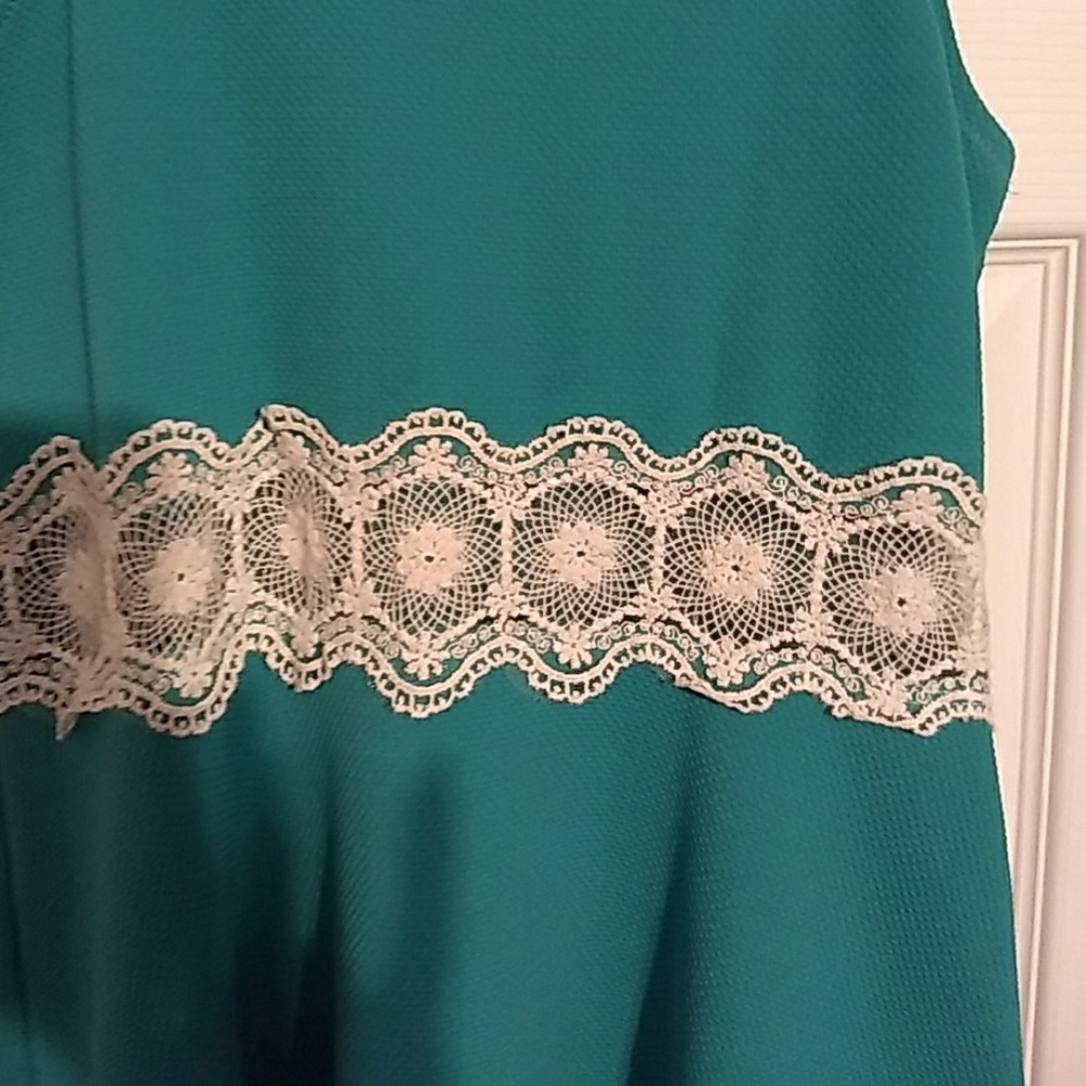 Dress - Picture 3 of 4